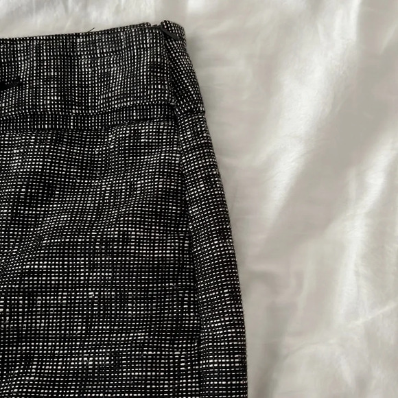 RAFAELLA STUDIO Petite Black and White Skirt with pleated detail and buttons - Picture 5 of 9